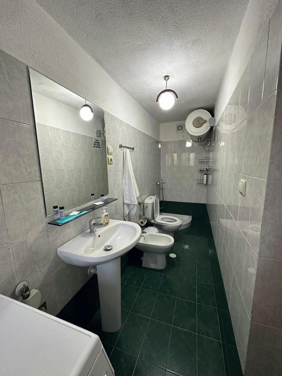 Geri Guesthouse Gjirokastër Buitenkant foto