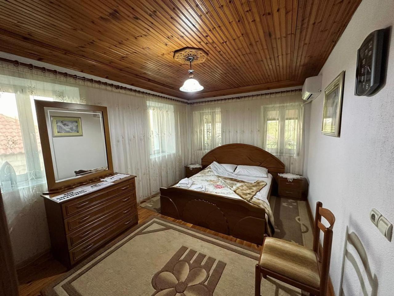 Geri Guesthouse Gjirokastër Buitenkant foto