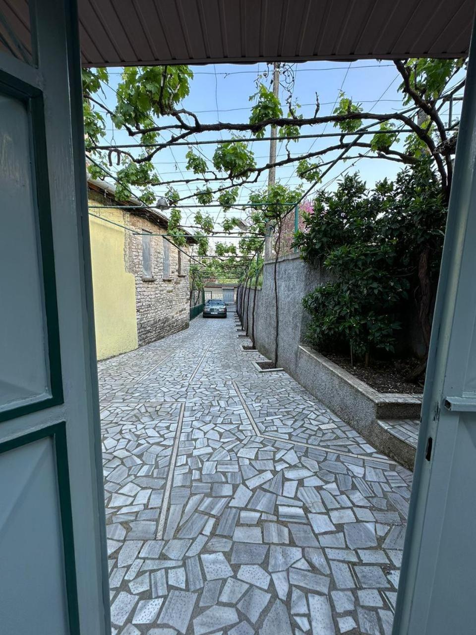 Geri Guesthouse Gjirokastër Buitenkant foto