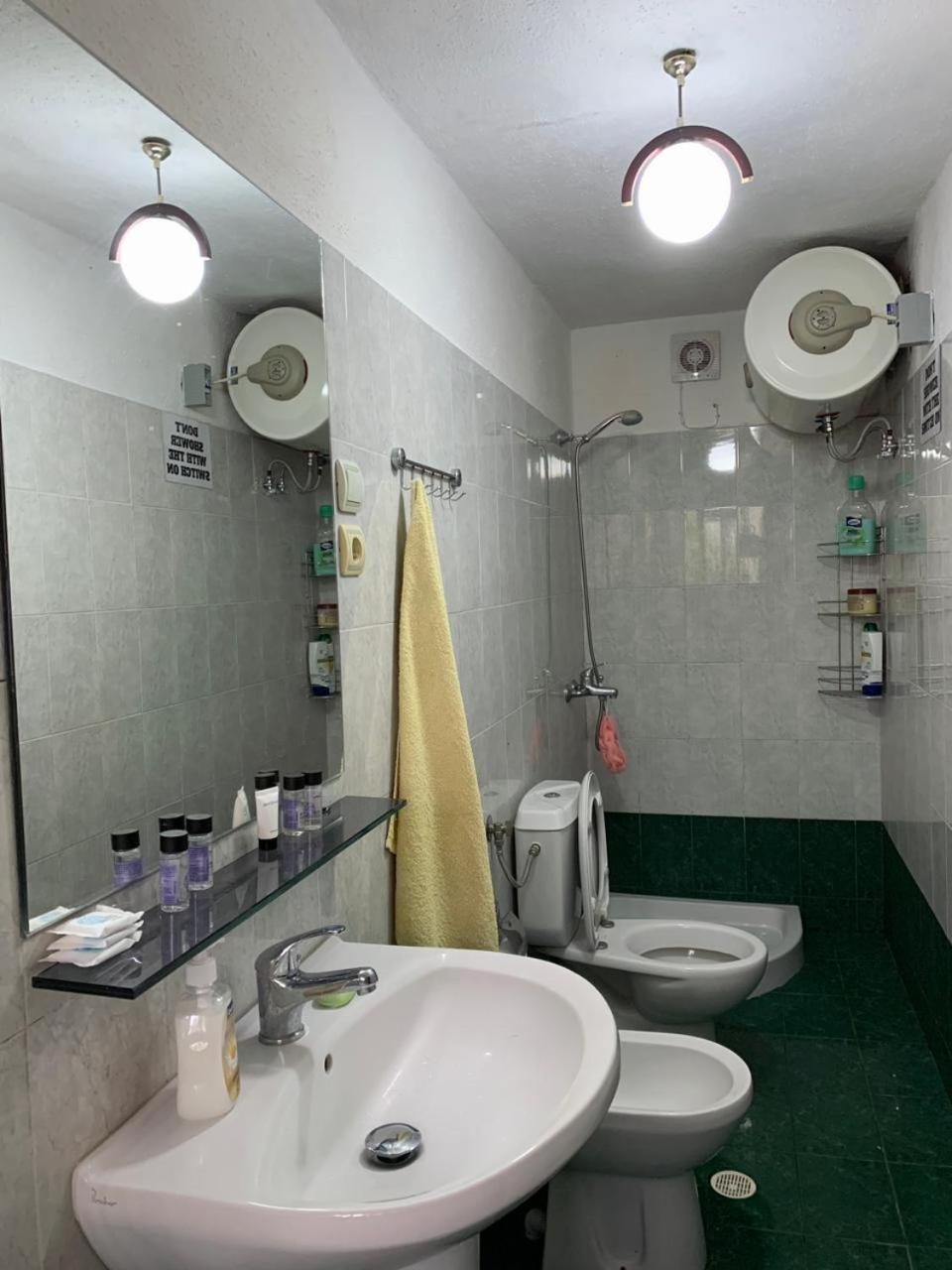 Geri Guesthouse Gjirokastër Buitenkant foto